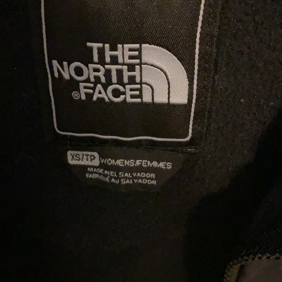 Women’s Extra small North face jacket with hood - Picture 3 of 3